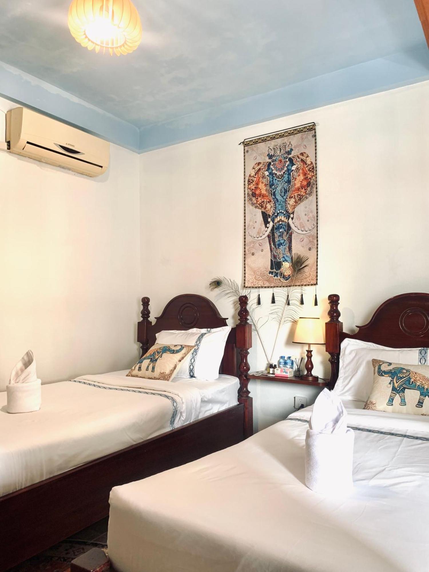 Vangvieng Pool House Hotel วังเวียง ภายนอก รูปภาพ