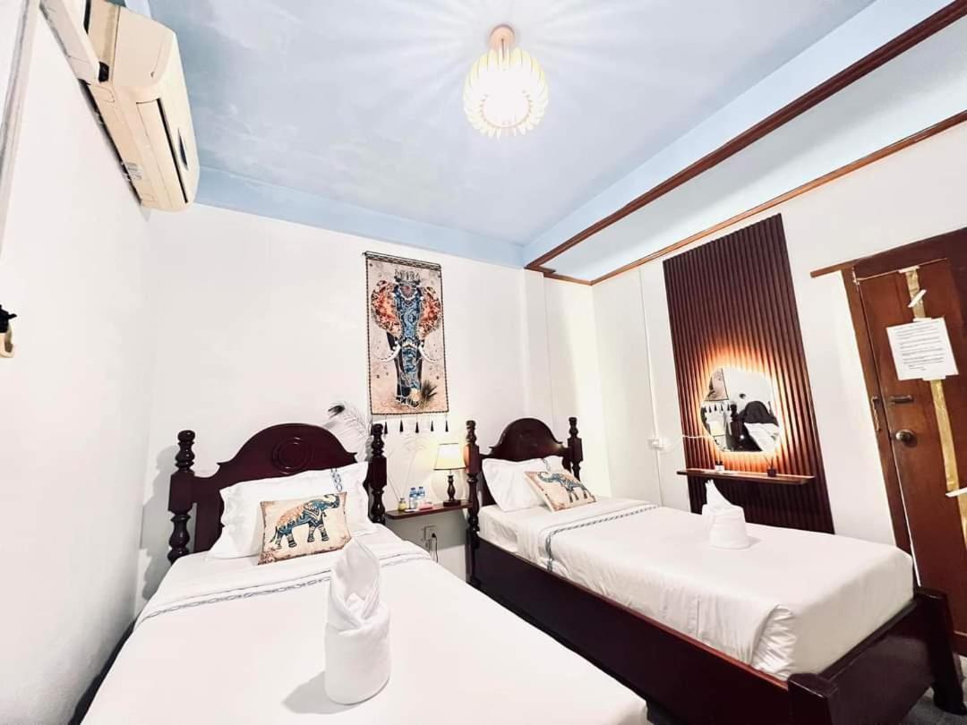 Vangvieng Pool House Hotel วังเวียง ภายนอก รูปภาพ