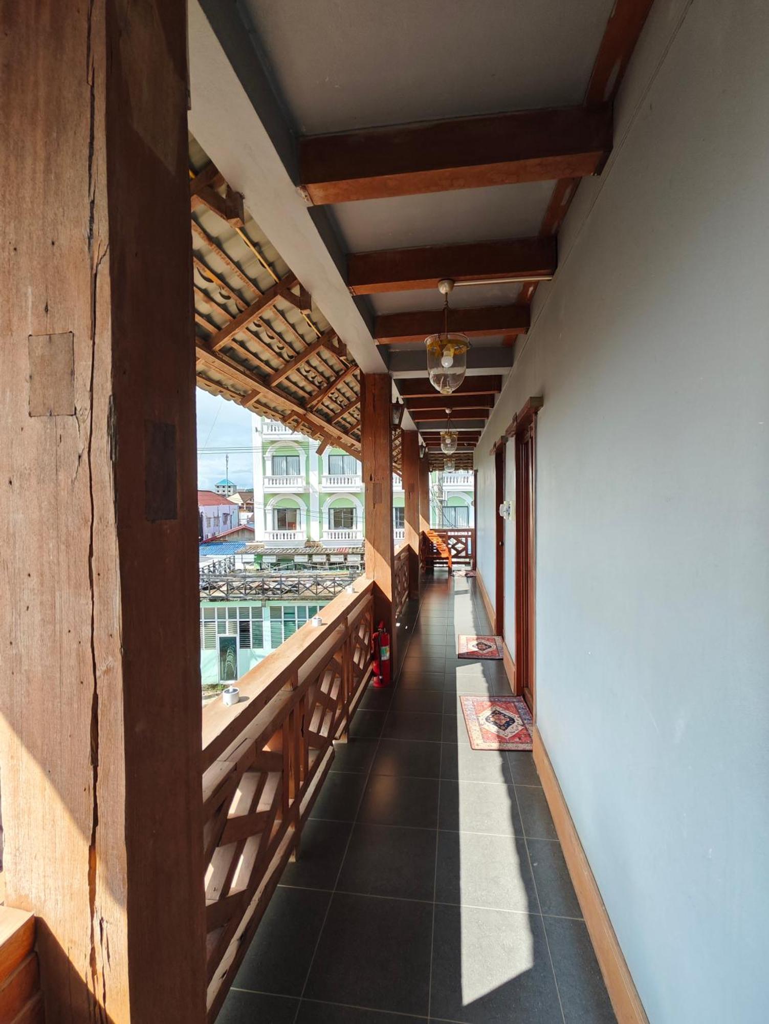 Vangvieng Pool House Hotel วังเวียง ภายนอก รูปภาพ
