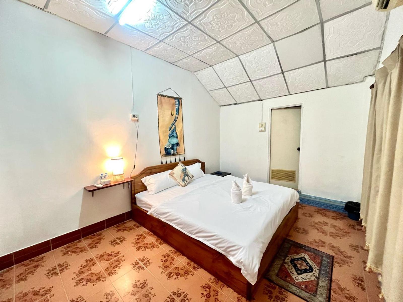 Vangvieng Pool House Hotel วังเวียง ภายนอก รูปภาพ